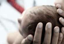 Μητέρα κλείδωσε το βρέφος μέσα σε αυτοκίνητο για να πάει για ψώνια