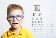 Πώς θα καταλάβετε ότι το παιδί σας χρειάζεται γυαλιά;